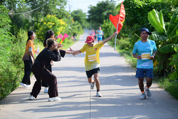 Ca sĩ Đức Tuấn có trải nghiệm đặc biệt tại GreenUP Marathon 2024 - Ảnh 6.