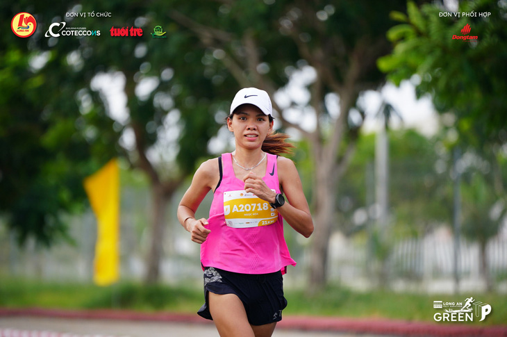 Kỷ lục gia marathon Việt Nam thống trị GreenUP Marathon 2024 - Ảnh 2.