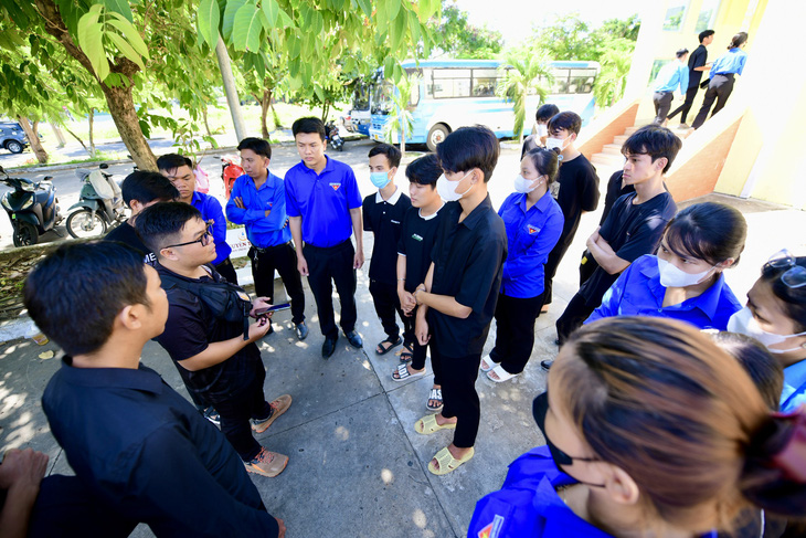 Giải chạy GreenUP-Long An Half Marathon 2024: Người dân Cần Giuộc háo hức - Ảnh 3.